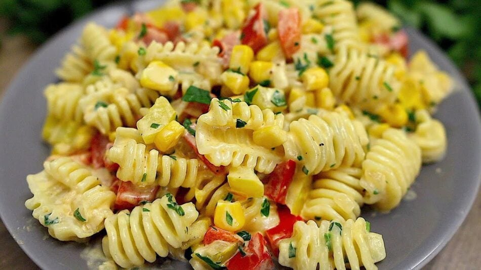Kermaista pastaa kasviksilla – inspiraatio nopeaan ja maukkaaseen lounaaseen!