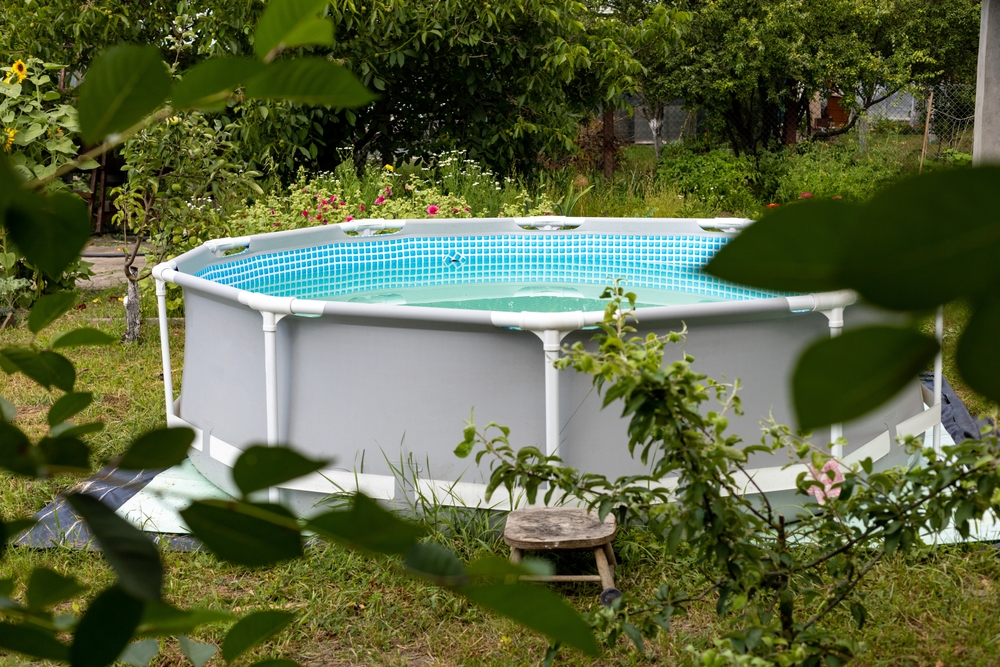 Ajattele sitä, kun ostat uima-altaan ja vietät koko kuuman kesän puutarhassa.
